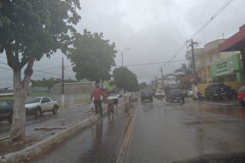 Calor e pancadas de chuva marcam a segunda-feira no Acre; confira previsão